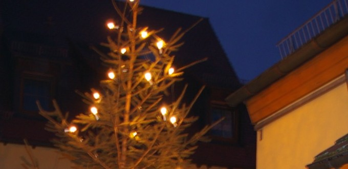 Weihnachtsbaum am Feuerwehrhaus